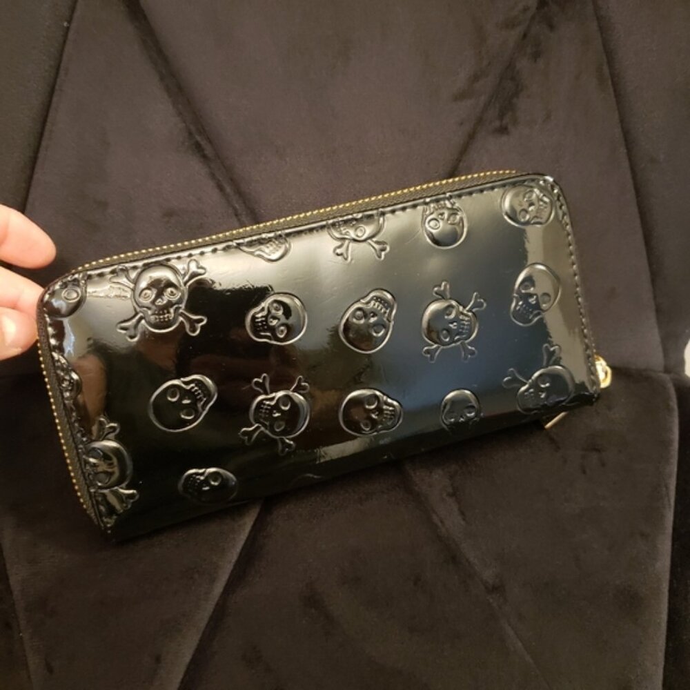 SHEIN Black Skull Embossed Wallet